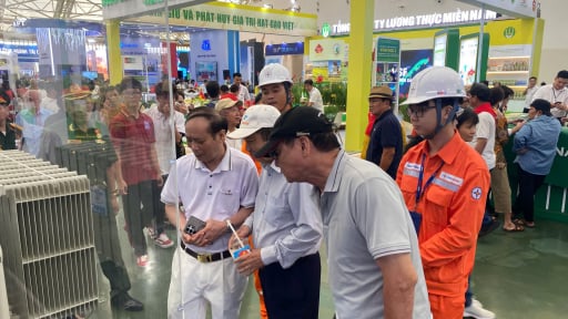 Ngạc nhiên với hoá đơn tiền điện, “khí tài” ngành điện tuổi đời hơn 100 năm từ thời Pháp thuộc được lần đầu trưng bày