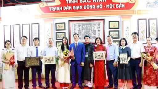 Tại Triển lãm thành tựu đất nước, tỉnh Bắc Ninh giới thiệu toàn đặc sản, còn bố trí xe đón người dân miễn phí 