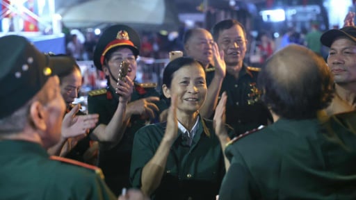 Nước mắt, nụ cười và niềm tự hào của những cuộc hội ngộ đặc biệt lay động lòng người bên lề Đại lễ A80