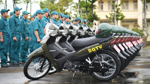Bàn giao 204 xe mô tô cho Ban Chỉ huy Quân sự cấp xã, phường của tỉnh An Giang  