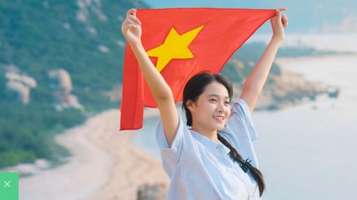 Giới trẻ Việt 'tung bay' cờ đỏ sao vàng, làm điều đặc biệt này đón 2/9 