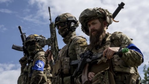 Ukraine ồ ạt phản công giành lại loạt cứ điểm chiến lược ở phía tây Donetsk, buộc Nga phải rút quân