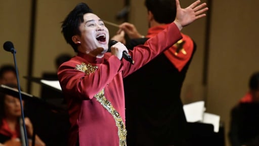 Ca sĩ Tùng Dương trăn trở khi hát lại bản hit này trong chương trình kỷ niệm Quốc khánh 2/9