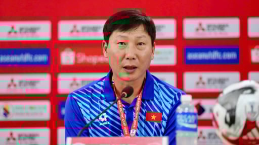 HLV Kim Sang-sik khen ngợi cầu thủ nào sau khi U23 Việt Nam thắng U23 Bangladesh?