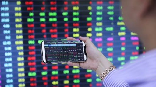 VN-Index đ&aacute;nh mất đ&agrave; tăng, d&ograve;ng tiền t&igrave;m đến c&aacute;c doanh nghiệp c&ocirc;ng nghệ lớn