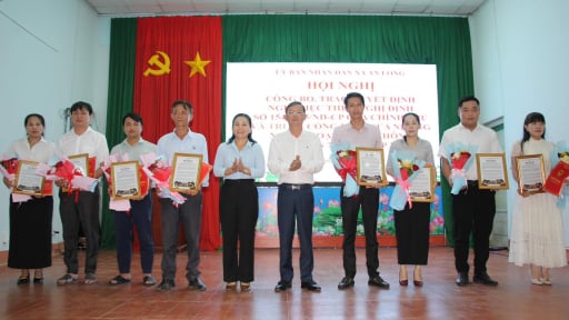 Một x&atilde; ở TP.HCM chi trả trợ cấp sớm, c&oacute; người hoạt động kh&ocirc;ng chuy&ecirc;n tr&aacute;ch được nhận hơn 300 triệu đồng