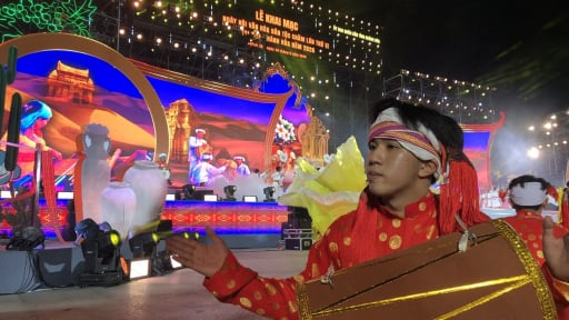 Ph&oacute; Chủ tịch nước V&otilde; Thị &Aacute;nh Xu&acirc;n dự lễ khai mạc Ng&agrave;y hội Văn h&oacute;a d&acirc;n tộc Chăm lần thứ VI ở tỉnh Kh&aacute;nh H&ograve;a