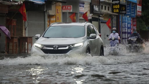 Tin mưa lớn H&agrave; Nội mới nhất, ngay chiều tối v&agrave; đ&ecirc;m nay (27/6), H&agrave; Nội mưa d&ocirc;ng, miền Bắc c&oacute; mưa to tr&ecirc;n 70mm