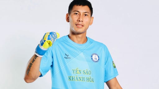 Tin tối 27/6: Thủ m&ocirc;n từng kho&aacute;c &aacute;o ĐT Việt Nam chia tay Kh&aacute;nh Ho&agrave;