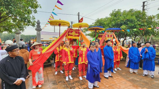 S&aacute;p nhập th&ocirc;n ở Quảng Trị: Giảm 15 th&ocirc;n ở x&atilde; c&oacute; 2 đ&igrave;nh l&agrave;ng l&agrave; di t&iacute;ch quốc gia, l&ecirc;n phim 'C&aacute;m' doanh thu 117 tỷ đồng