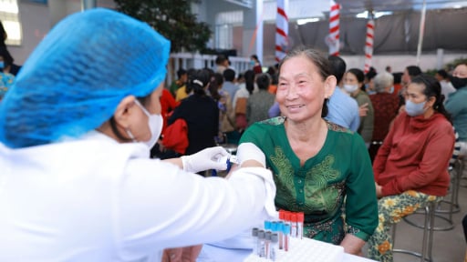 Hợp t&aacute;c c&ocirc;ng - tư tiếp sức y tế cơ sở: Khi doanh nghiệp c&ugrave;ng Nh&agrave; nước x&acirc;y 'l&aacute; chắn' sức khỏe cộng đồng