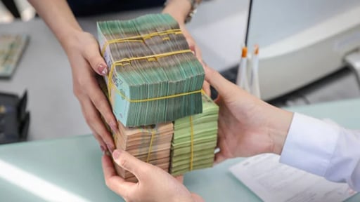 Ng&acirc;n h&agrave;ng &eacute;p kh&aacute;ch vay vốn mua bảo hiểm: H&agrave;nh vi bị cấm, c&oacute; thể bị phạt đến 500 triệu đồng