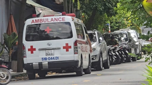 TP.HCM: Điều tra vụ chồng nghi d&ugrave;ng dao s&aacute;t hại vợ rồi đến c&ocirc;ng an đầu th&uacute;