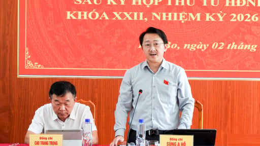 Ph&oacute; B&iacute; thư Tỉnh ủy Lai Ch&acirc;u S&ugrave;ng A Hồ tiếp x&uacute;c cử tri x&atilde; Bản Bo
