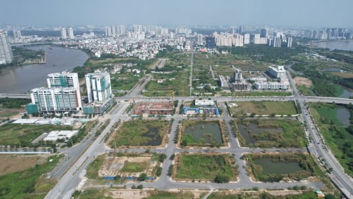 Ai được miễn thuế thu nhập c&aacute; nh&acirc;n khi chuyển nhượng bất động sản?