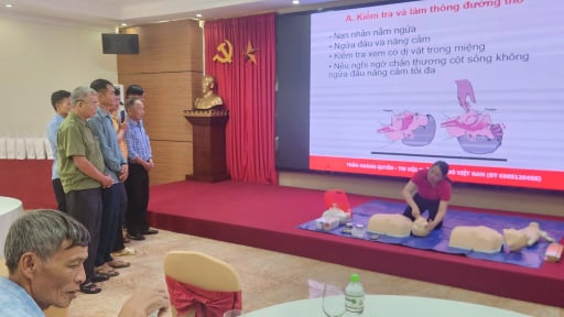N&ocirc;ng th&ocirc;n T&acirc;y Bắc: Trang bị kỹ năng ph&ograve;ng ngừa v&agrave; giảm nhẹ rủi ro thi&ecirc;n tai cho trưởng bản, người c&oacute; uy t&iacute;n ở Lai Ch&acirc;u