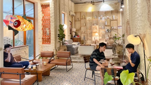Nhiều qu&aacute;n c&agrave; ph&ecirc; đồng loạt tắt loa, đổi nhạc kh&ocirc;ng lời sau quy định thu ph&iacute; bản quyền &acirc;m nhạc từ 1/7