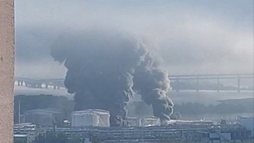 St. Petersburg rung chuyển v&igrave; đ&ograve;n tấn c&ocirc;ng của Ukraine, kho dầu chiến lược của Nga bốc ch&aacute;y dữ dội