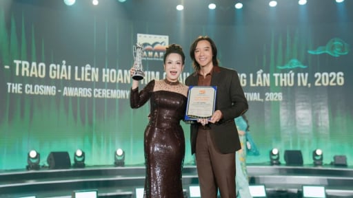 Vượt Hồng Đ&agrave;o, Việt Hương l&agrave; nữ diễn vi&ecirc;n ch&iacute;nh xuất sắc tại LHP Ch&acirc;u &Aacute; Đ&agrave; Nẵng 2026