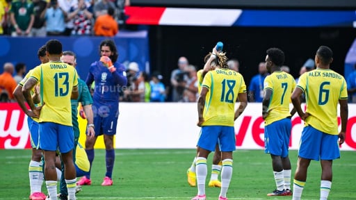 CĐV Brazil đ&ograve;i sa thải HLV Ancelotti
