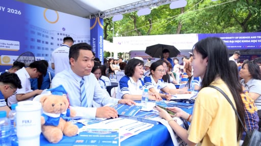L&atilde;nh đạo Trường Đại học T&agrave;i ch&iacute;nh &ndash; Ng&acirc;n h&agrave;ng H&agrave; Nội dự b&aacute;o điểm chuẩn v&agrave; ng&agrave;nh học 'hot' năm 2026 