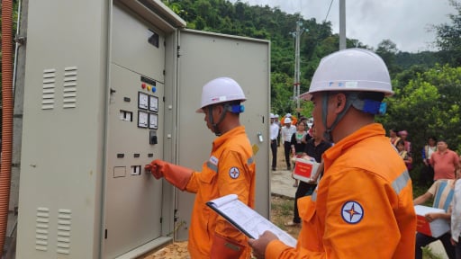 N&ocirc;ng th&ocirc;n T&acirc;y Bắc: Đ&oacute;ng điện C&ocirc;ng tr&igrave;nh cấp điện cho bản cuối c&ugrave;ng chưa c&oacute; điện lưới quốc gia ở Lai Ch&acirc;u