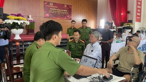 Đ&atilde; lấy mẫu để x&eacute;t nghiệm ADN với 2 người nhận l&agrave; em của liệt sĩ Huỳnh Văn Qu&ecirc;n ở T&acirc;y Ninh