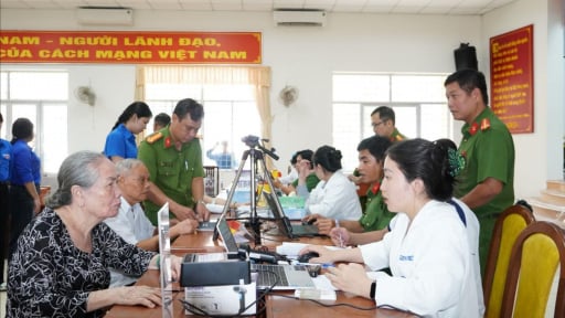 Đồng Th&aacute;p triển khai đợt cao điểm 6 ng&agrave;y đ&ecirc;m thu nhận mẫu ADN th&acirc;n nh&acirc;n liệt sĩ