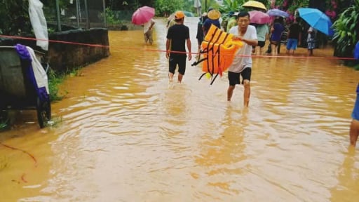 Mưa lớn k&eacute;o d&agrave;i ở Th&aacute;i Nguy&ecirc;n g&acirc;y ngập cục bộ, một ch&aacute;u b&eacute; mất t&iacute;ch do bị nước lũ cuốn tr&ocirc;i