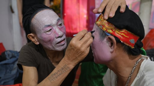 Chuyện về những người giữ hồn tuồng Cổ Loa (H&agrave; Nội): Ng&agrave;y đi c&agrave;y, tối 'h&oacute;a th&acirc;n' th&agrave;nh danh tướng, qu&acirc;n vương