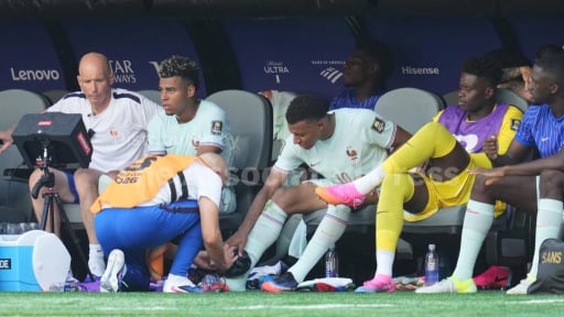 ĐT Ph&aacute;p lo sốt v&oacute; v&igrave; chấn thương của Kylian Mbappe
