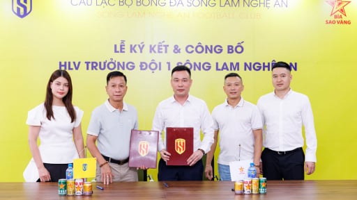 SLNA tưởng thưởng cho HLV Văn Sỹ Sơn
