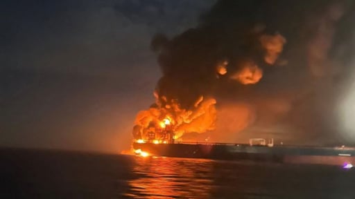 Ukraine tung đ&ograve;n sấm s&eacute;t, ph&aacute; hủy 18 t&agrave;u Nga đang 'cứu nguy' cho Crimea 