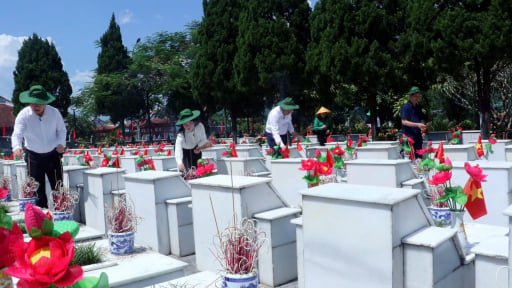 Nhiều hoạt động &yacute; nghĩa tri &acirc;n c&aacute;c Anh h&ugrave;ng liệt sĩ tại Nghĩa trang Liệt sĩ Quốc gia Vị Xuy&ecirc;n