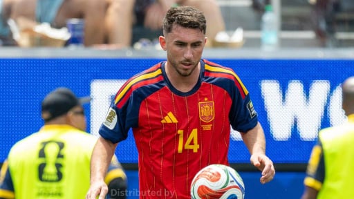 Trung vệ Aymeric Laporte: Người Ph&aacute;p kho&aacute;c &aacute;o ĐT T&acirc;y Ban Nha v&igrave;... HLV Didier Deschamps
