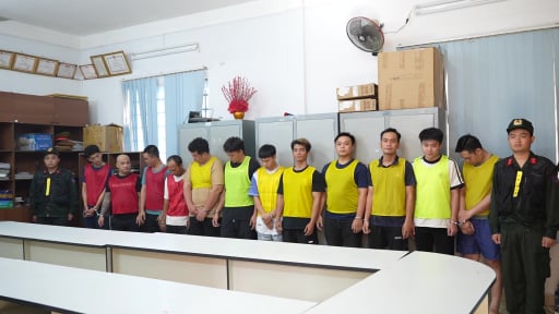 Vụ triệt x&oacute;a 2 đường d&acirc;y c&aacute; độ b&oacute;ng đ&aacute; qua mạng: C&ocirc;ng an TP.HCM khởi tố th&ecirc;m 12 người