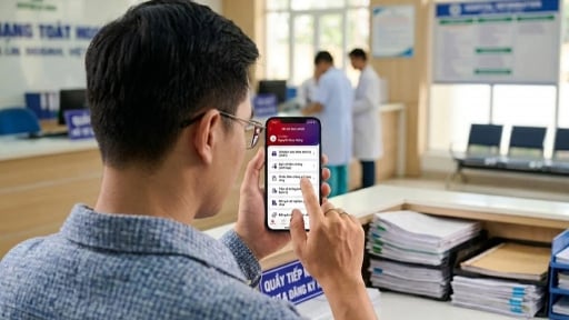 Từ ng&agrave;y 15/8, người d&acirc;n t&iacute;ch hợp đủ 5 loại giấy tờ tr&ecirc;n VneID sẽ được hưởng lợi g&igrave;?