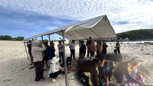 Quảng Ng&atilde;i t&igrave;m được thi thể b&eacute; trai 6 tuổi vụ 3 người tắm biển l&uacute;c chạng vạng tối bị đuối nước tử vong 