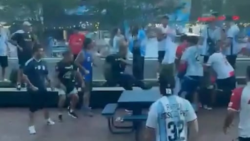 CĐV Argentina hỗn chiến với nhau trước trận b&aacute;n kết World Cup 2026