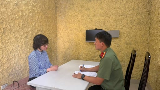 Khởi tố Gi&aacute;m đốc Nh&agrave; xuất bản Hội Nh&agrave; văn Nguyễn Th&uacute;y Hằng li&ecirc;n quan cuốn s&aacute;ch 'Chuyện với Thanh'