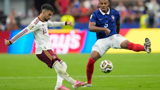 Lối chơi kiểm so&aacute;t b&oacute;ng của T&acirc;y Ban Nha biến ảo đến cỡ n&agrave;o m&agrave; khiến Ph&aacute;p thua t&acirc;m phục, khẩu phục?