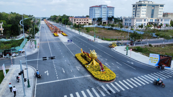 Dự kiến bố trí xe đưa đón, hỗ trợ đi lại, sắp xếp nơi ở cho cán bộ từ Bến Tre, Trà Vinh đi làm việc ở Vĩnh Long