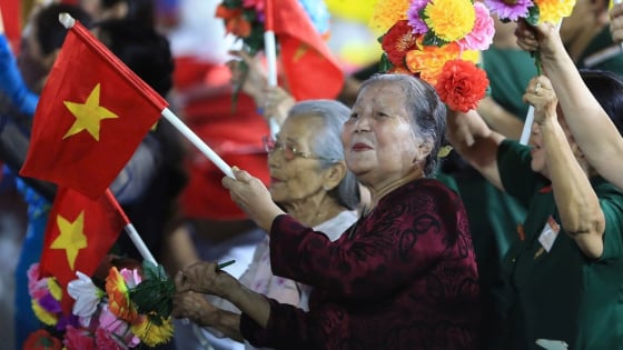 NSƯT Lê Thiện: Ra chợ người dân chào tôi với hình ảnh mẹ Việt Nam anh hùng, rất xúc động 