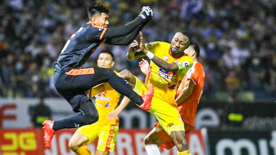 Nghịch lý Hoàng Vũ Samson với bóng đá Việt Nam