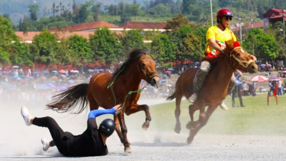 Những khoảng khắc đẹp trên đường đua “cao nguyên trắng” Bắc Hà