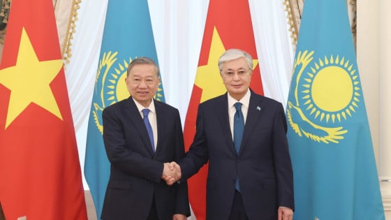 
Tổng thống Kazakhstan Kassym-Jomart Tokayev đón và hội đàm với Tổng Bí thư Tô Lâm