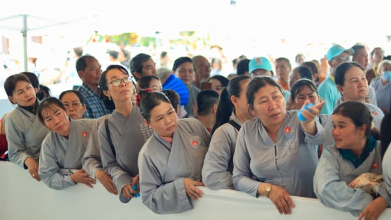 Đông đảo Phật tử xếp hàng chiêm bái xá lợi Bồ tát Thích Quảng Đức