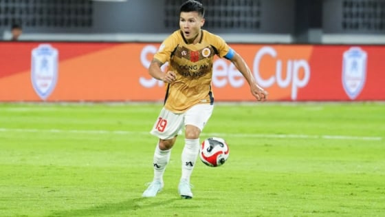 HLV Kim Sang-sik ‘khó thở’ vì Quang Hải