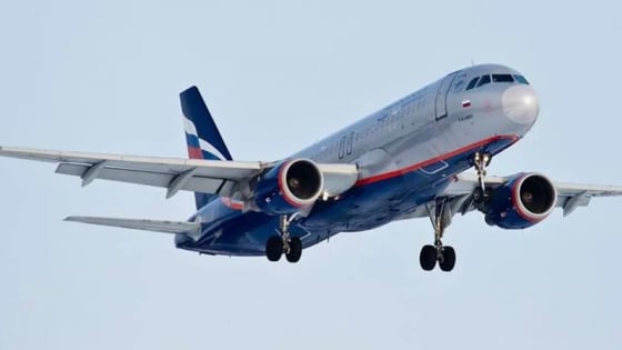 Hơn 20 máy bay mắc kẹt trên bầu trời Moscow vì đòn tấn công lớn kỷ lục của Ukraine
