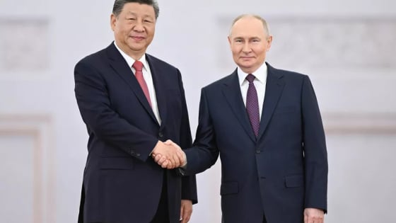 Phái đoàn Trung Quốc mang máy hát đến Điện Kremlin
